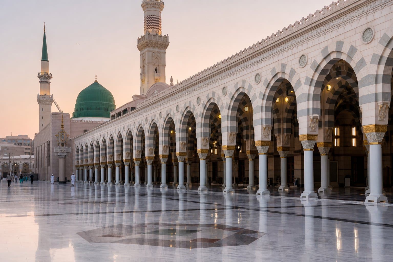 Arches and courtyard at Al-Masjid an-Nabawi